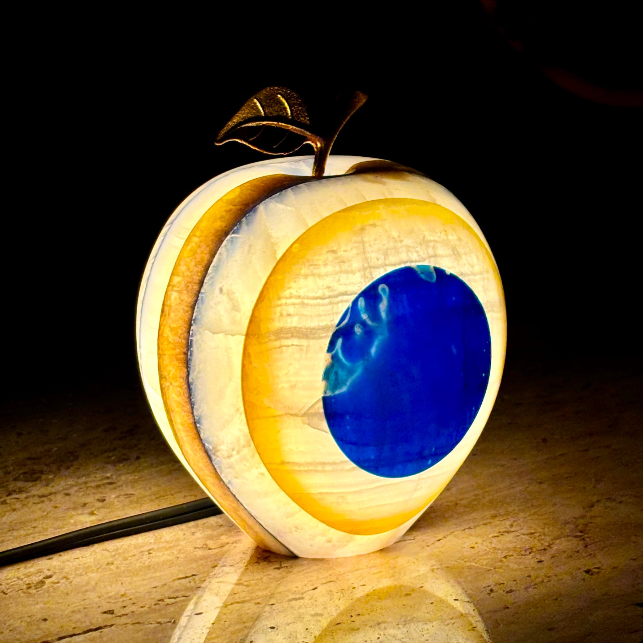 Onyx Apple Lamp – Stylish Illumination for Any Room