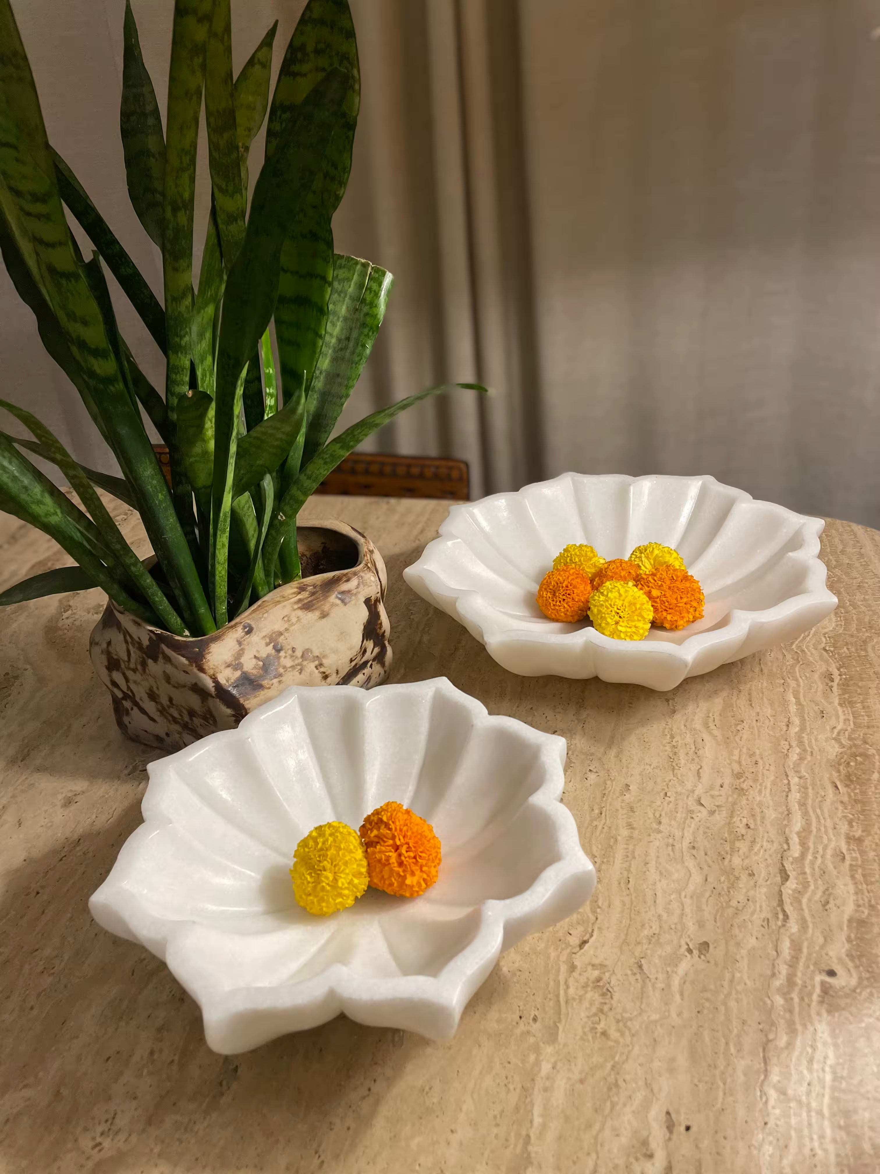 Sodashi White Marble Urli Small set