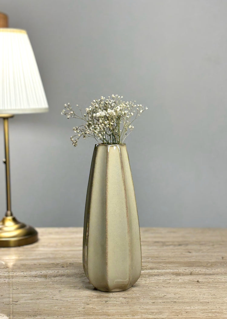 Taru Porcelain Flower Vase